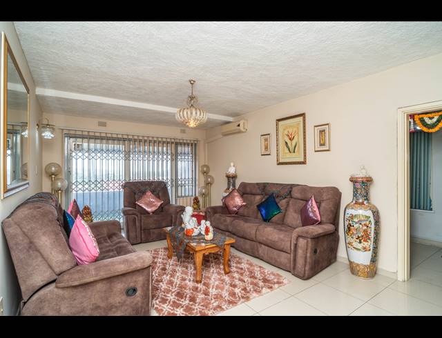4 BEDROOM HOUSE FOR SALE IN SYDENHAM
